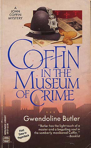 Coffin in the Museum of Crime // Coffin in the Black Museum
