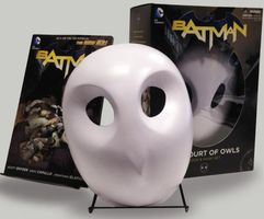 Batman: The Court of Owls Mask and Book Set